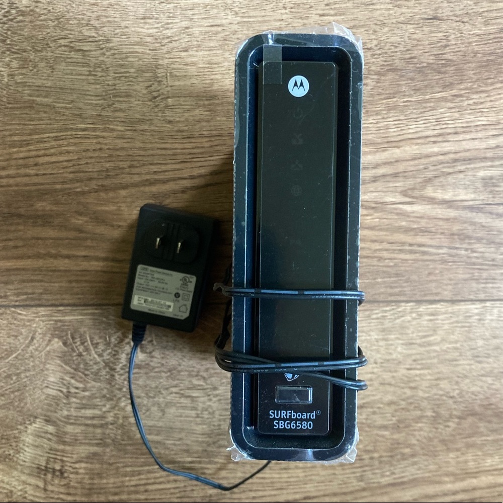 Motorola Surfboard DOCSIS 3.0 Cable Modem/Router SBG6580